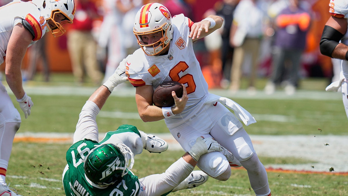 Baker Mayfield tackled