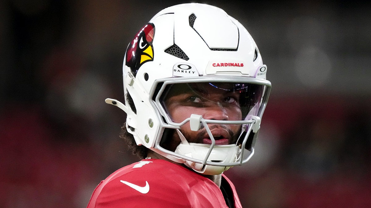 Kyler Murray gets ready