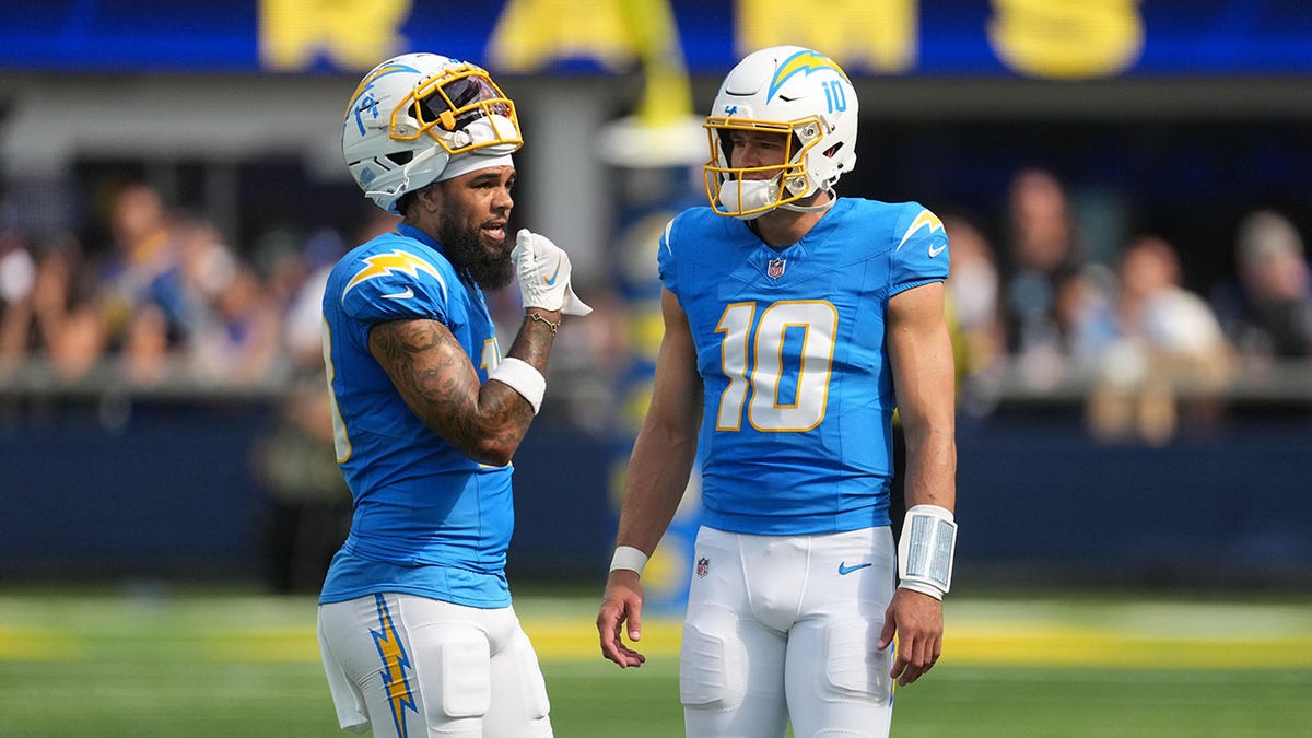 Justin Herbert talks with Keenan Allen