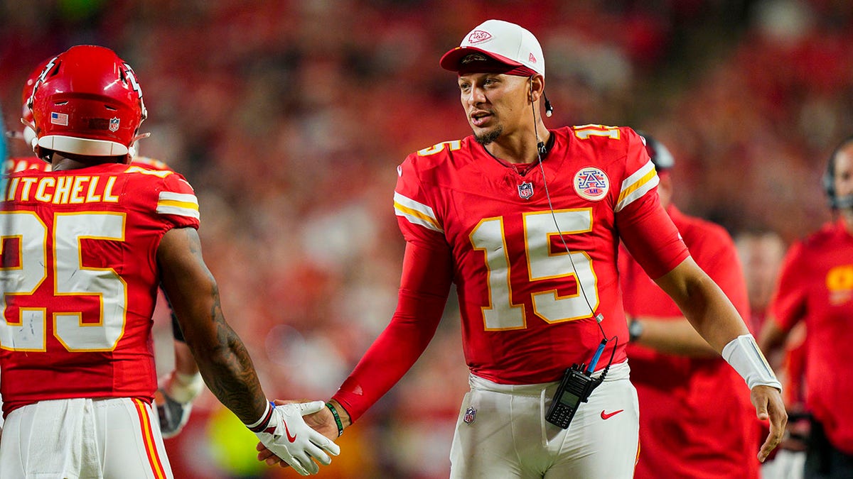 Patrick Mahomes and Elijah Mitchell