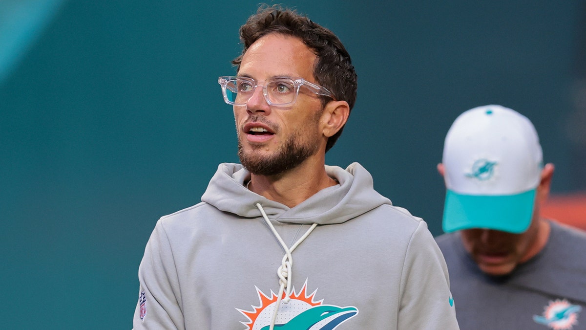 Mike McDaniel in 2025 preseason
