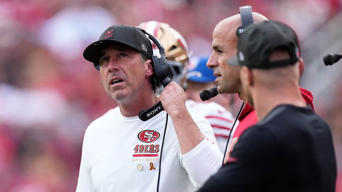 Kyle Shanahan na linha lateral
