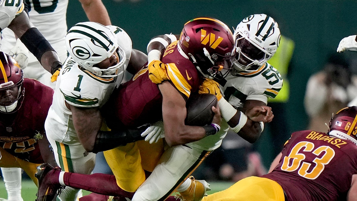 Micah Parsons makes the tackle