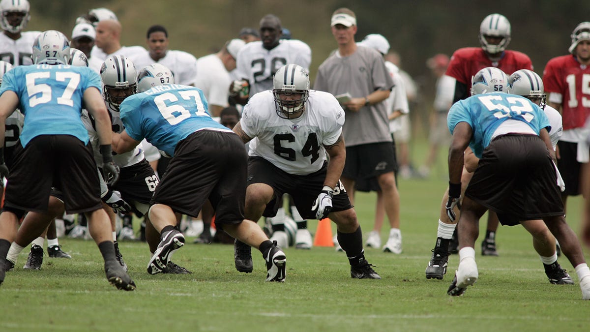 Bill Ferrario no Panthers Training Camp