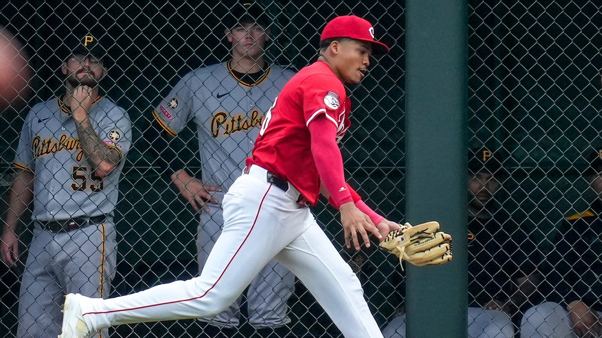 Noelvi Marte makes a catch