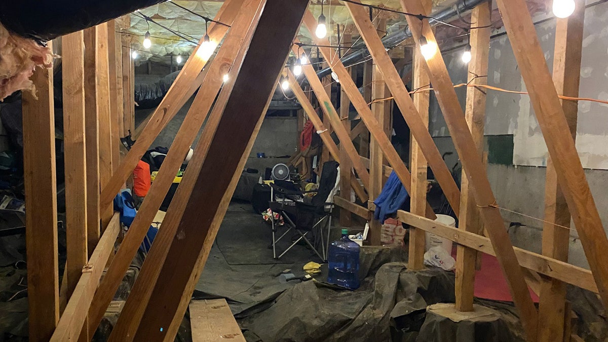 Man found living in crawl space in Oregon