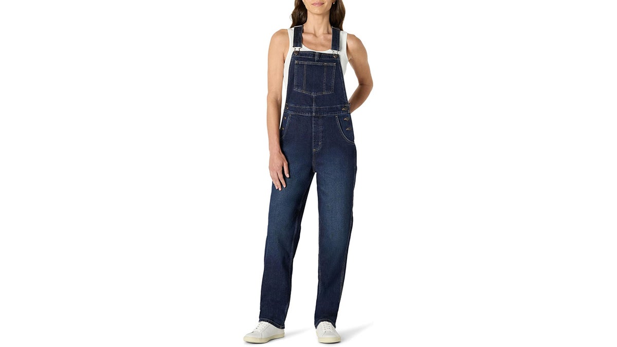 Work clothes are versatile clothing that everyone should have.