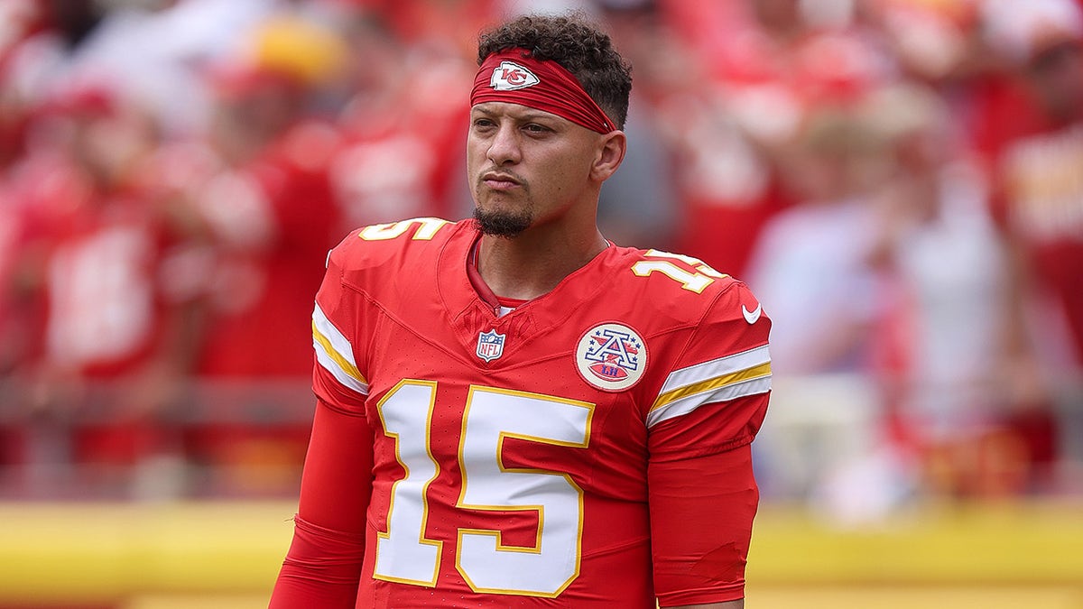 Patrick Mahomes watches in the wild