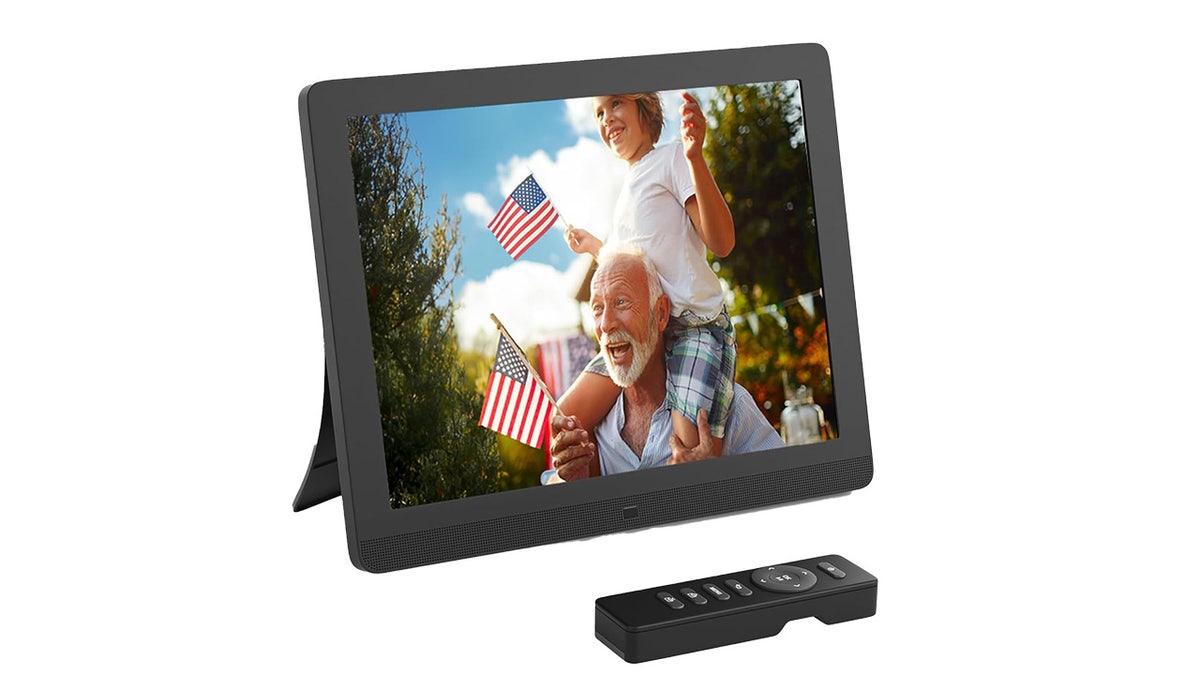 This frame also supports video clips and can play music.