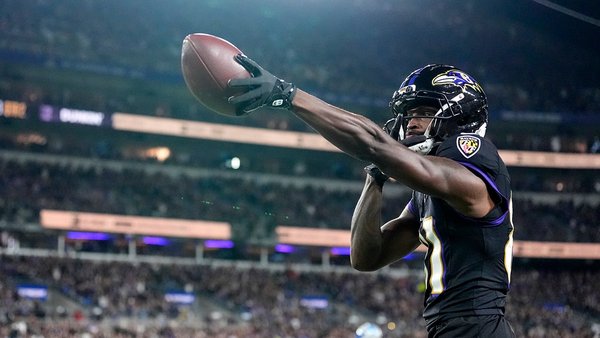 Devontez Walker celebrates a catch