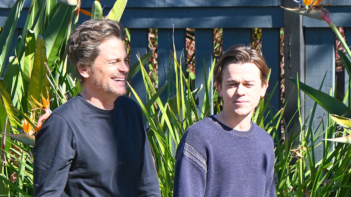 羅伯·洛(Rob Lowe)和約翰(John)的兒子同行。