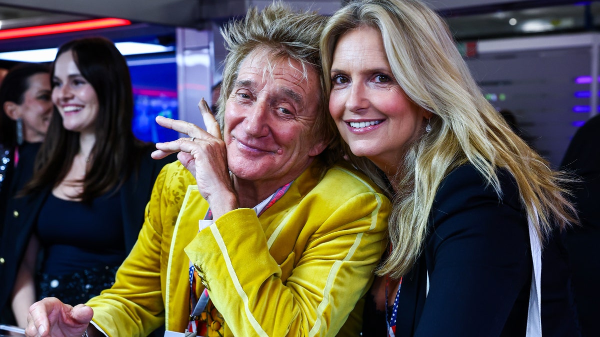 Rod Stewart and Penny Lancaster at F1
