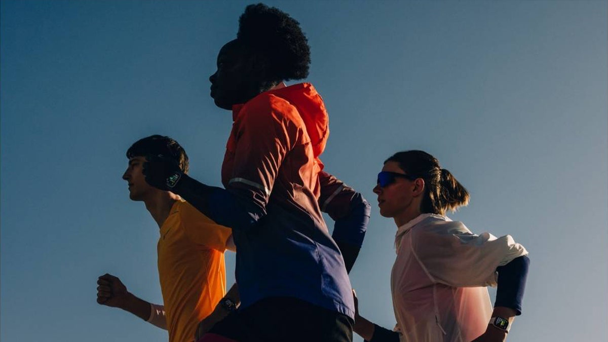 Runners wearing Apple Watch
