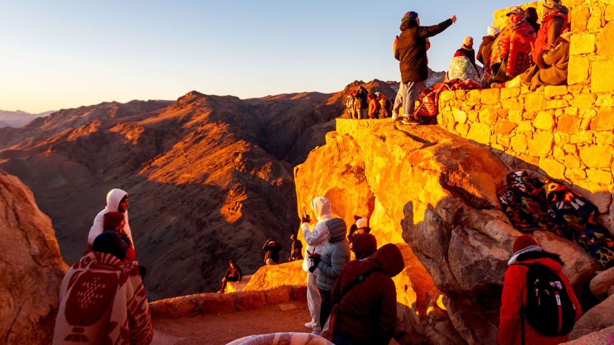 Luxury Hotel Mount Sinai Debate