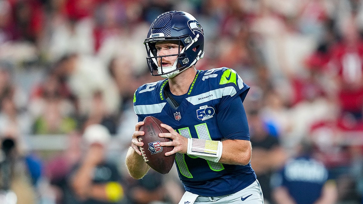 Sam Darnold looks to pass