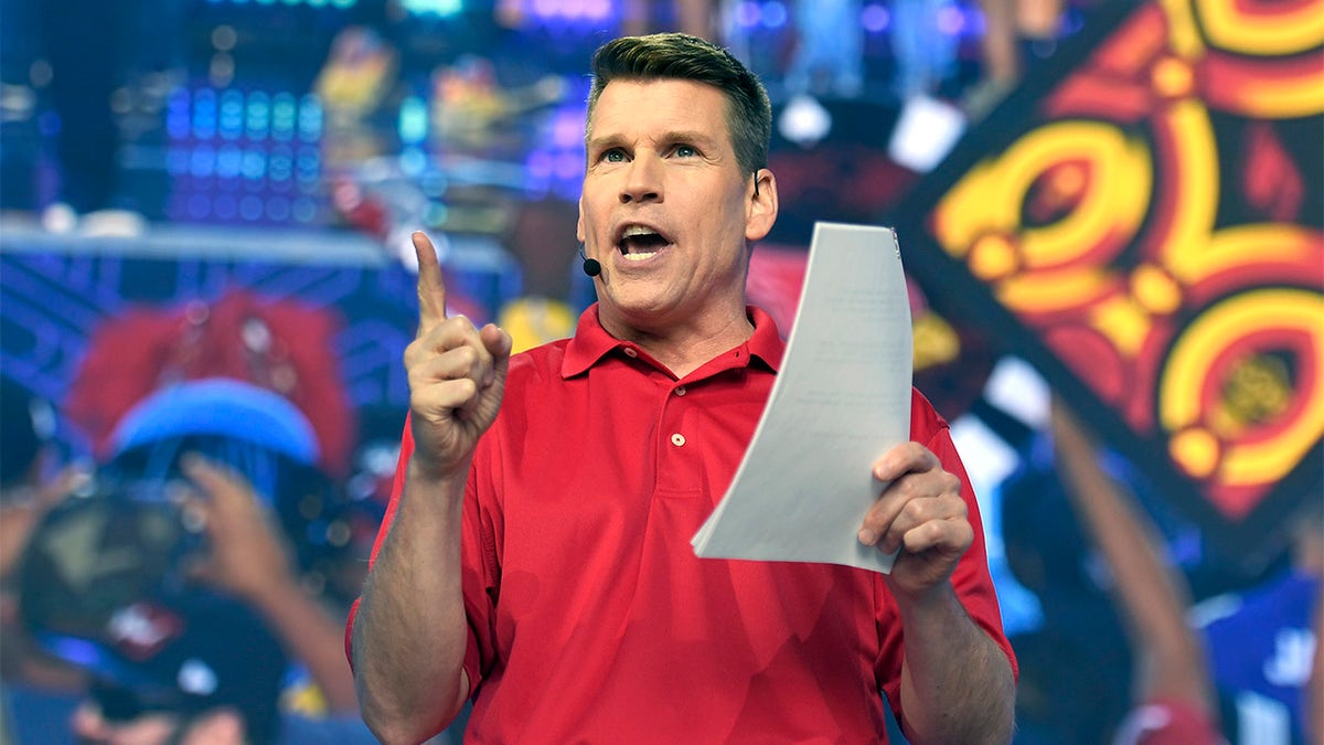 'NFL RedZone' host Scott Hanson admits commercial messaging was unclear after uproar