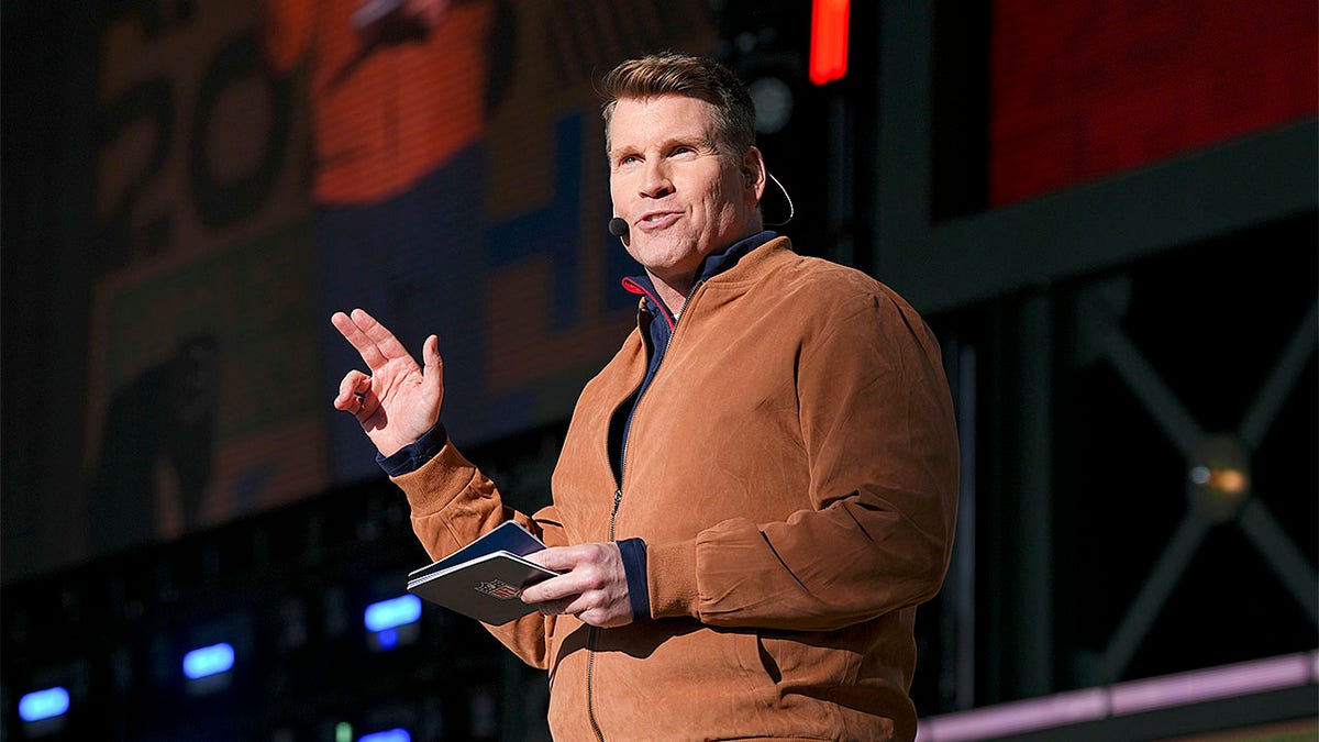 Scott Hanson speaks