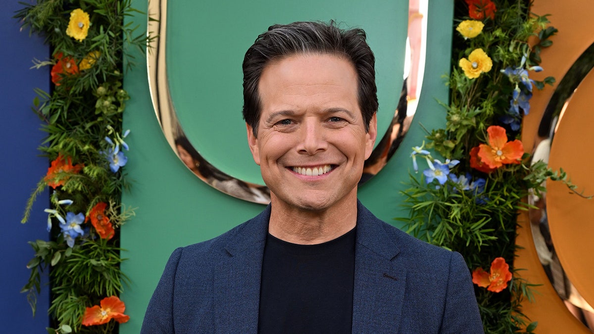 Scott Wolf Gülümsüyor