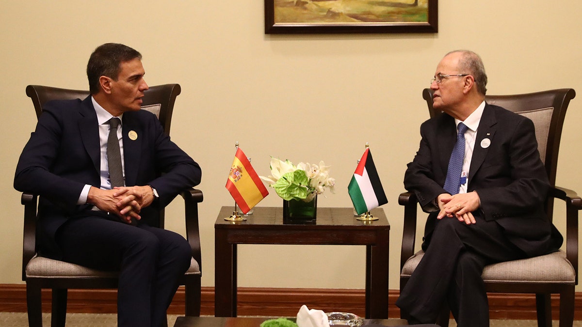Spanish pm meets Palestinian official.