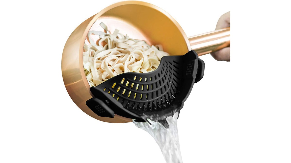Clip this strainer straight onto your pot.