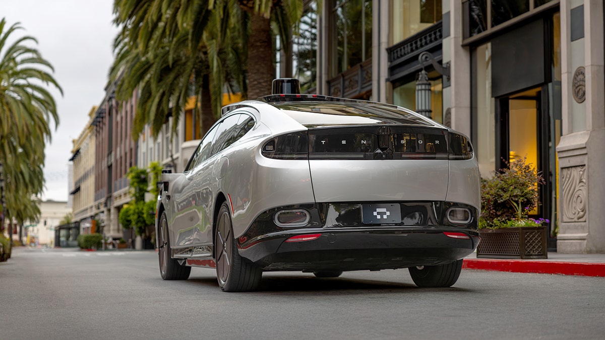 Tensor aims at complete autonomous vehicles