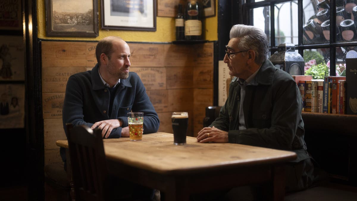Eugene Levy and Prince William drinking beer