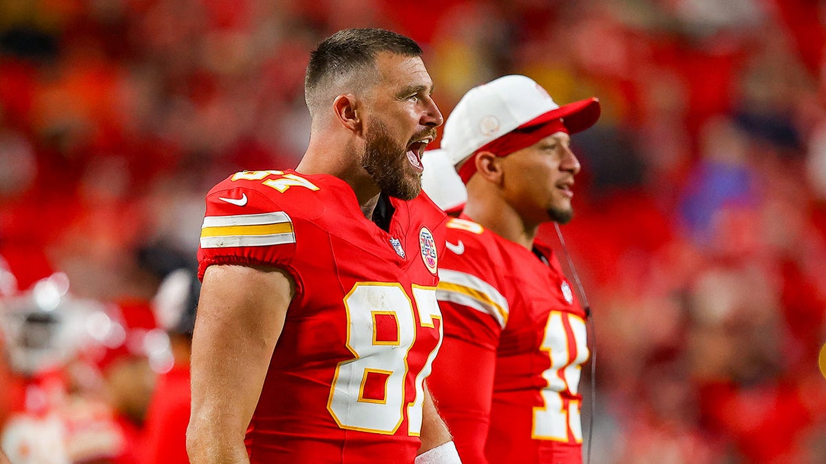 Travis Kelce and Patrick Mahomes watch game
