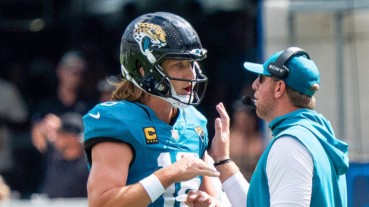 Trevor Lawrence and Liam Coen talks on field