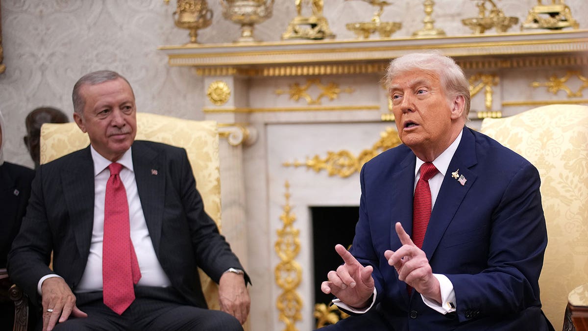 Trump meets with Erdogan
