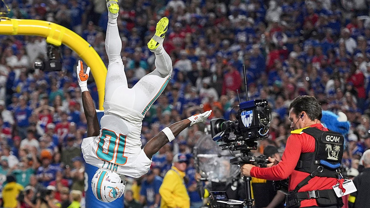 Tyreek Hill celebrates with backflip