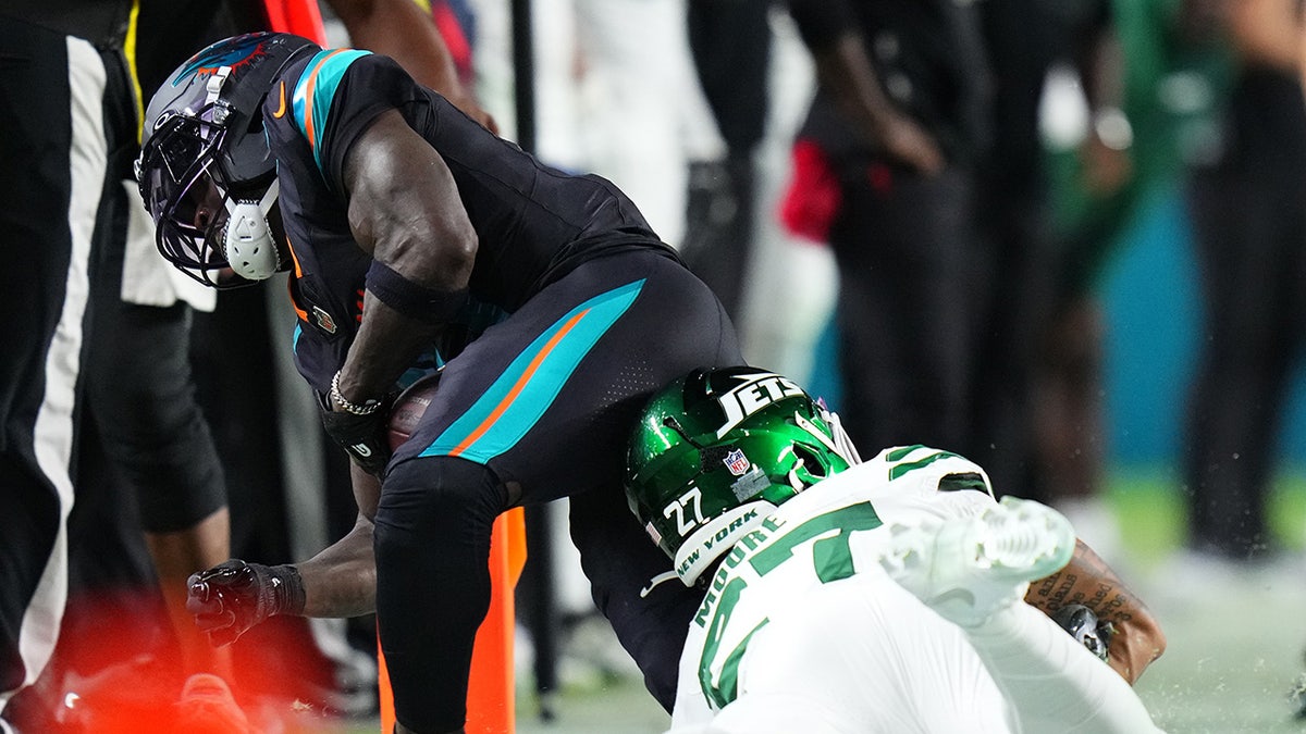 Tyreek Hill tackled