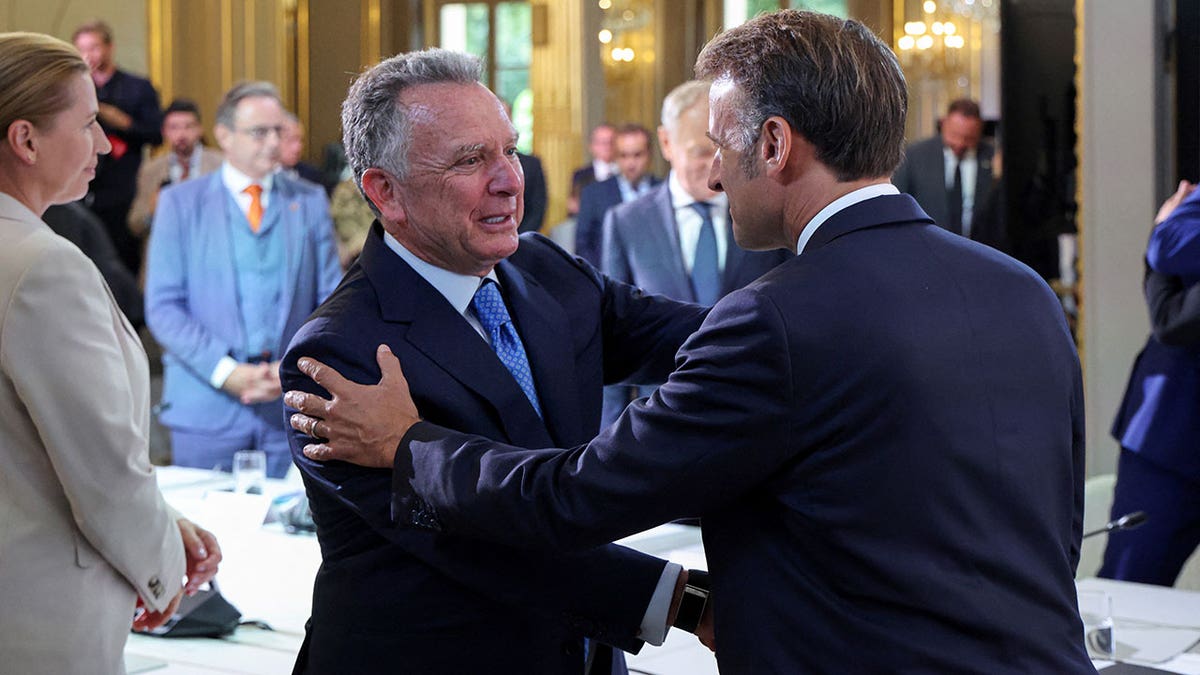 Witkoff hugs Macron