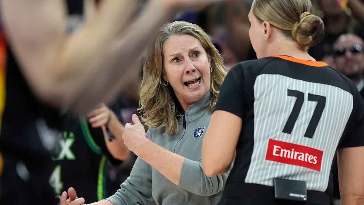 Cheryl Reeve is mad at a referee