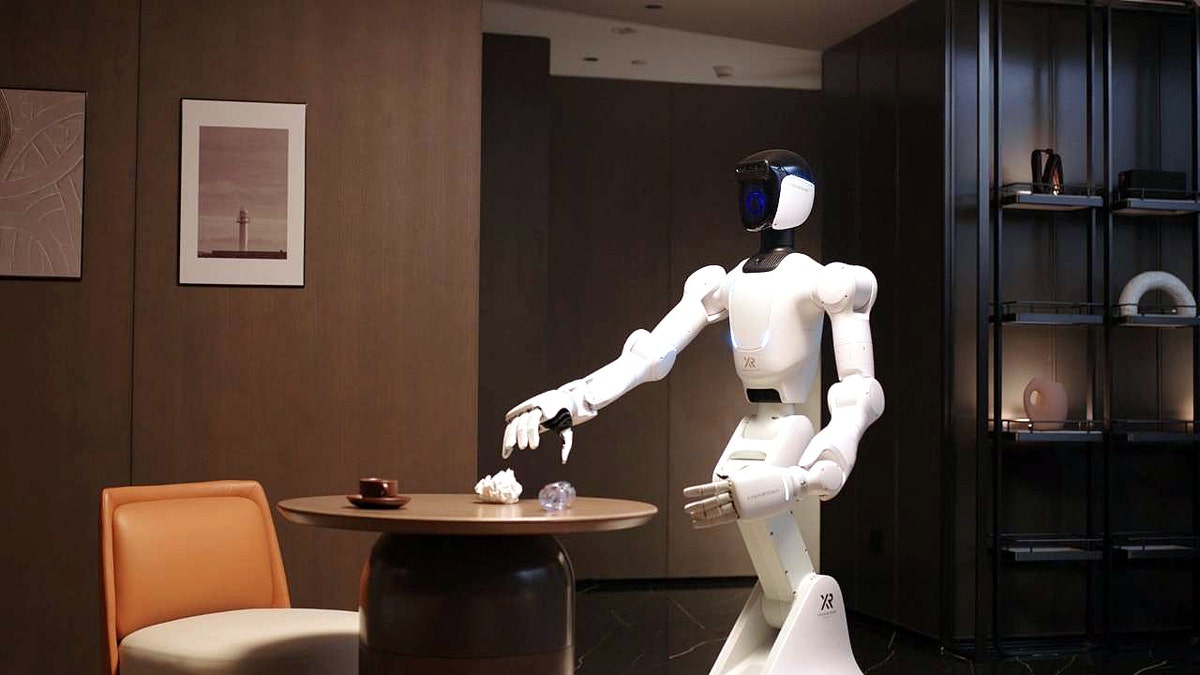 Robot Quanta X2 czyszcza stół
