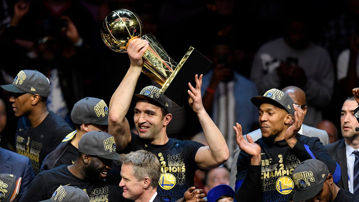 Jaza Pachulia świętuje z Golden State Warriors