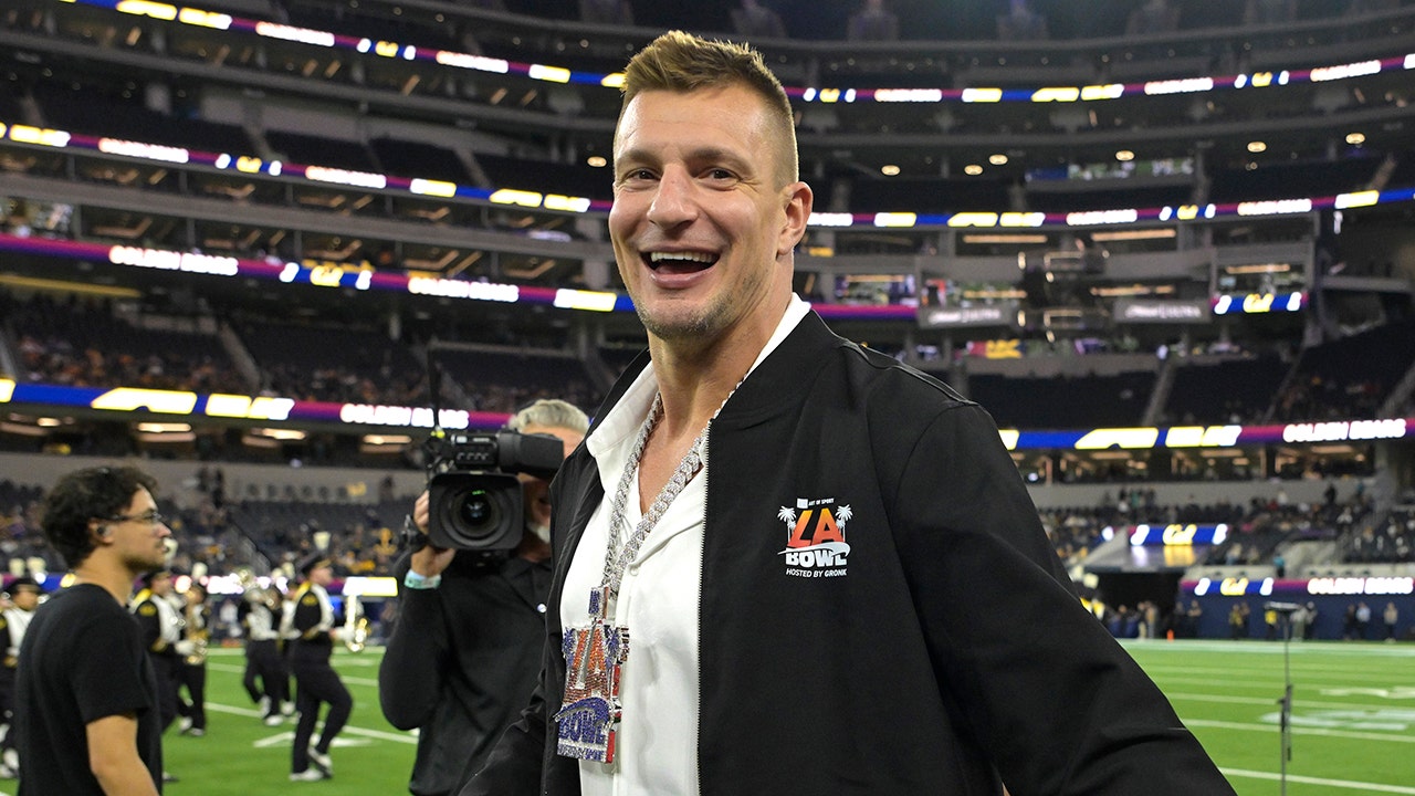 Rob Gronkowski to officially retire from NFL with ceremonial one-day  Patriots contract signing, image size:1280x720