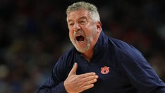 Il leggendario allenatore di Auburn, Bruce Pearl, appoggia Trump sugli attacchi all’Iran, critica Obama e Biden sulla loro strategia
