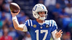 Daniel Jones rushes for 2 touchdowns in dominant Colts debut against Dolphins