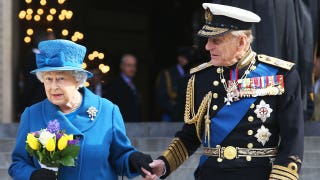La madre de la reina Isabel quería que se casara con otro hombre antes que con el príncipe Felipe: según el autor