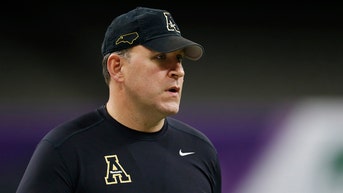 UCF offensive line coach Shawn Clark dies following hospitalization for medical issue - Fox News