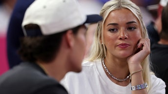 Social media star Olivia Dunne cleverly responds to critics in bathroom encounter - Fox News