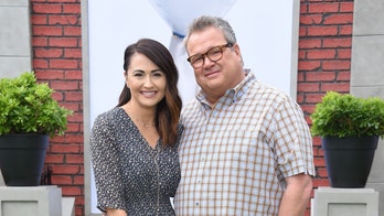 'Modern Family' star Eric Stonestreet marries longtime girlfriend at Kansas City home after leaving Hollywood