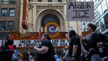 DHS ‘blitzes’ Chicagoland, netting ‘many arrests’ as Noem onsite for immigration crackdown