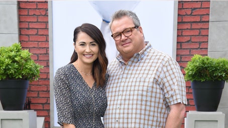 'Modern Family' star Eric Stonestreet marries longtime girlfriend at Kansas City home after leaving Hollywood