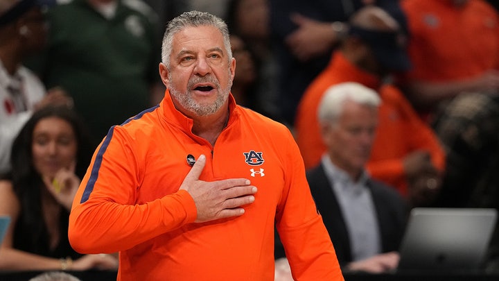 Auburn's Bruce Pearl pays homage to Charlie Kirk