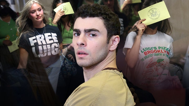 Outrage as crowd cheers for Luigi Mangione outside courthouse