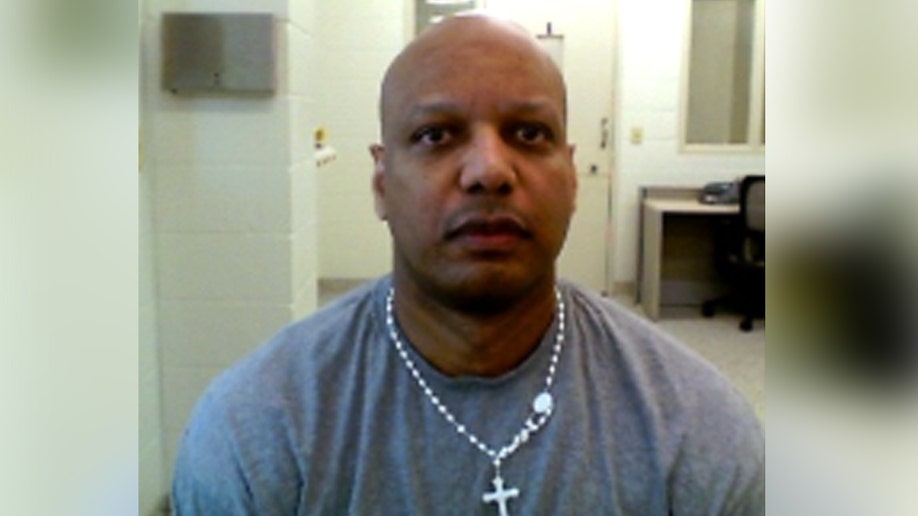 DHS mugshot of Aris Manuel Santana.