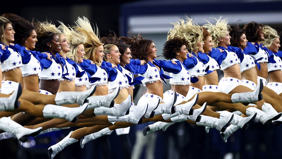 Cowboys cheerleader forced to watch Eagles boyfriend get lit up on national TV, Jerry's happy & Cornjerkers