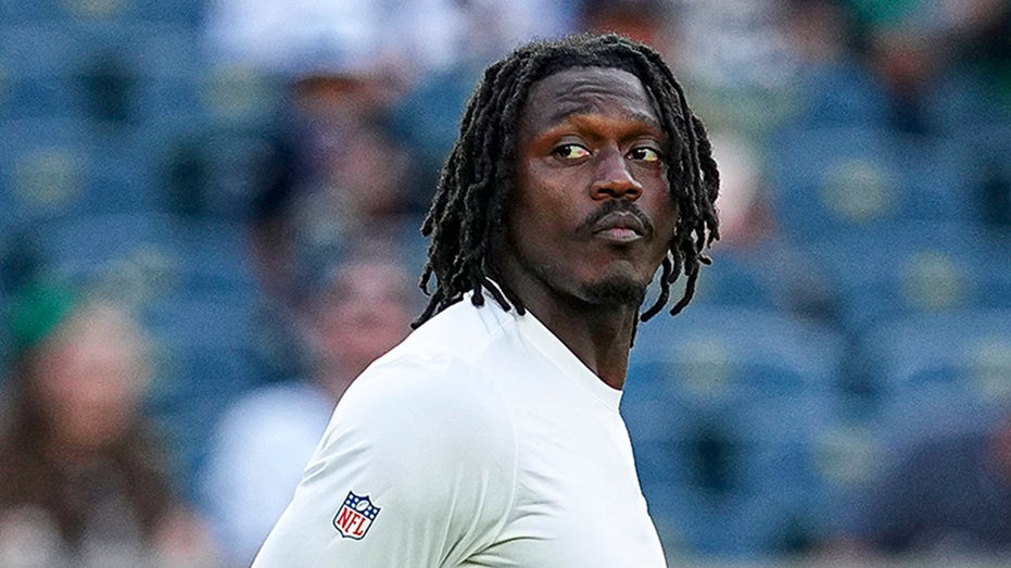 Eagles star A.J. Brown responds to getting just 1 target in season-opening win against Cowboys