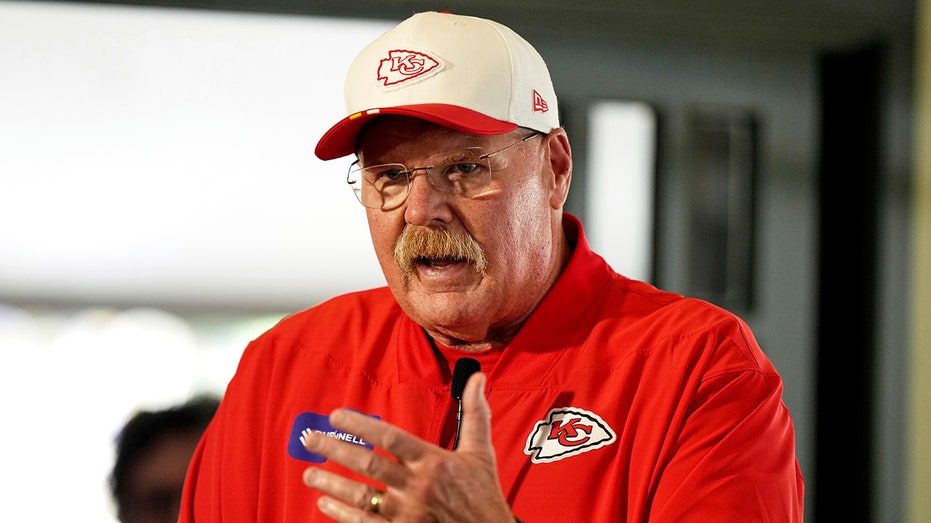 Chiefs' Andy Reid questions NFL rule after Teair Tart avoids ejection following Travis Kelce strike